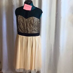 Sleeveless dress with lace top in size 1 XL by MYSTIC